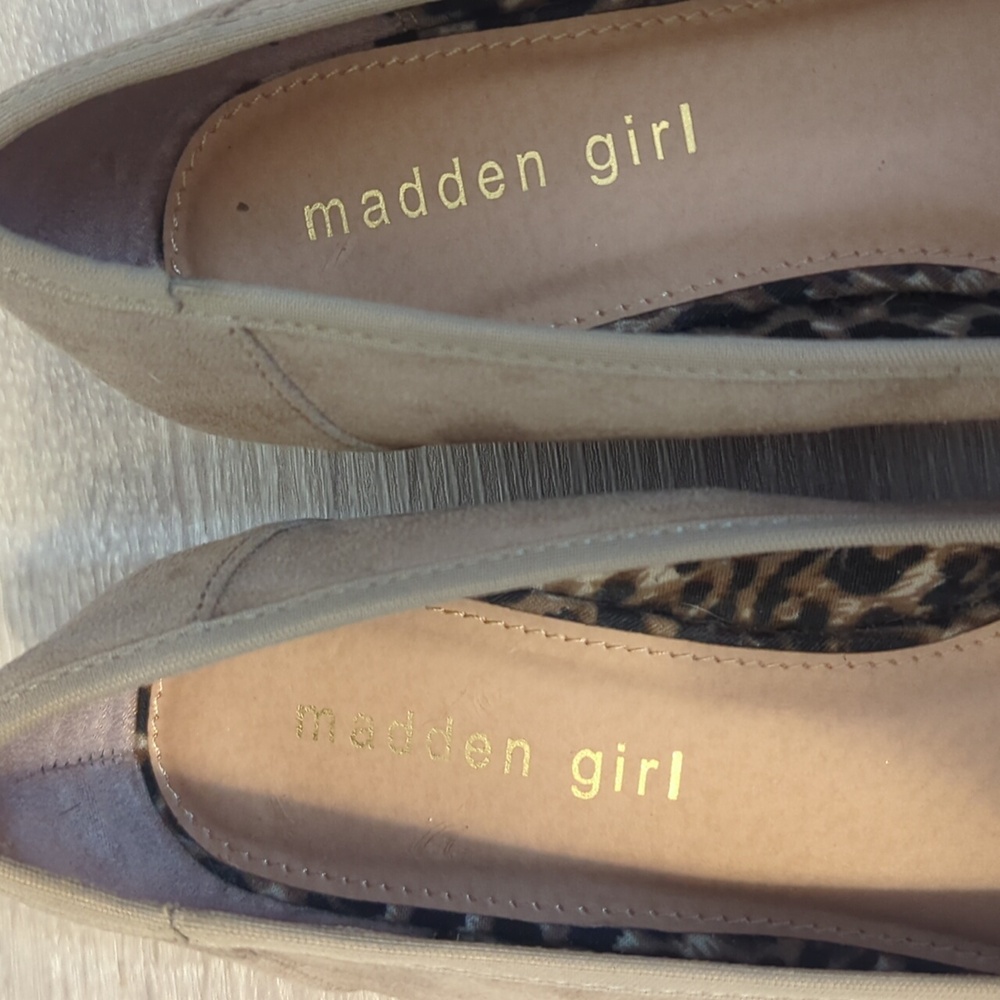 New Madden Girl Gold Beige Bow Flats - Picture 9 of 11